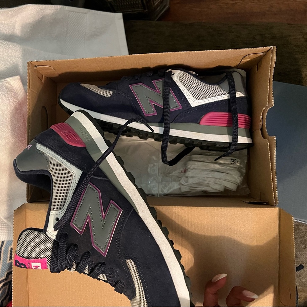 New Balance 574 Navy blue and Pink Sneaker Women’s 10